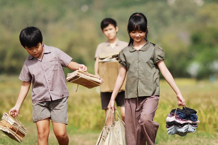 Trấn Thành và Hari Won tung ảnh tình tứ đón trung thu