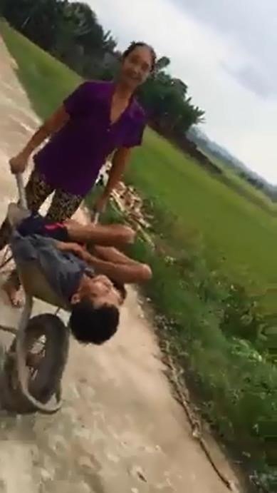 Chồng nhậu say, không đi nổi và đây là cách vợ giải quyết - Ảnh 3 Chong nhau say, khong di noi va day la cach vo giai quyet - Anh 3
