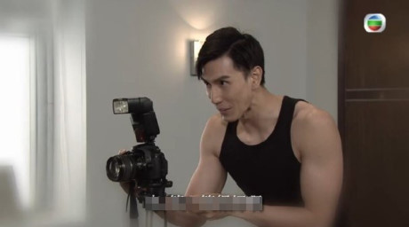 Phim để cảnh sát chụp ảnh khỏa thân gây tranh cãi - Ảnh 2 Phim de canh sat chup anh khoa than gay tranh cai - Anh 2