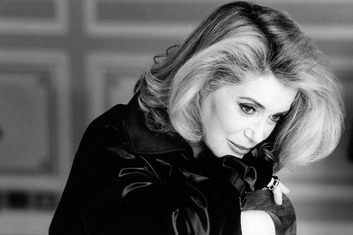 Diễn viên huyền thoại Catherine Deneuve đến Hà Nội