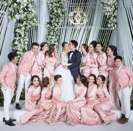 My nhan dep nhat nhi Thai Lan gay xon xao khi dien 6 bo vay trong ngay cuoi - Anh 8