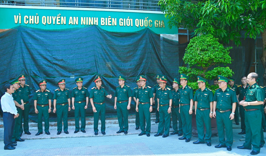 Đại tướng Phan Văn Giang thăm và làm việc với Bộ Chỉ huy Bộ đội Biên phòng tỉnh Thừa Thiên Huế.