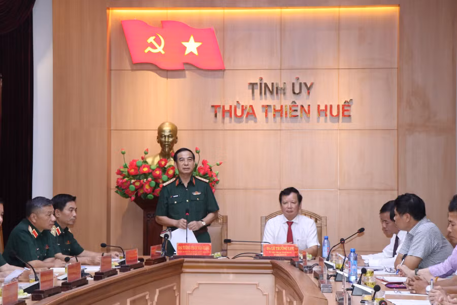 Bộ trưởng Bộ Quốc phòng Phan Văn Giang làm việc với tỉnh Thừa Thiên Huế