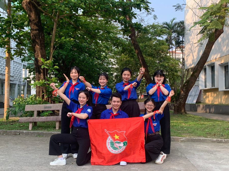 Hoạt động Đoàn - Hội giúp Thảo Nguyên rèn luyện bản thân, luôn nêu cao tinh thần xung kích tuổi trẻ. Hoạt động Đoàn - Hội giúp Thảo Nguyên rèn luyện bản thân, luôn nêu cao tinh thần xung kích tuổi trẻ.