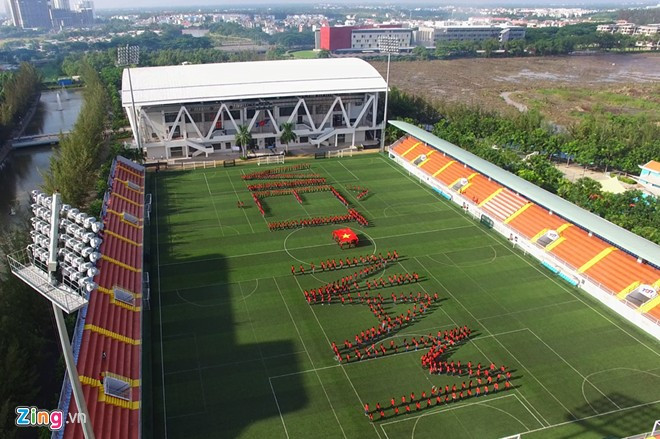 Sinh viên Sài Gòn xếp chữ mừng Quốc khánh 