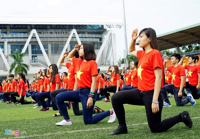 Sinh viên Sài Gòn xếp chữ mừng Quốc khánh 