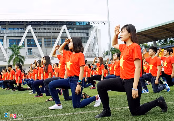 Sinh viên Sài Gòn xếp chữ mừng Quốc khánh 