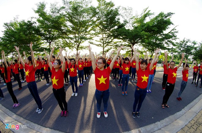 Sinh viên Sài Gòn xếp chữ mừng Quốc khánh 