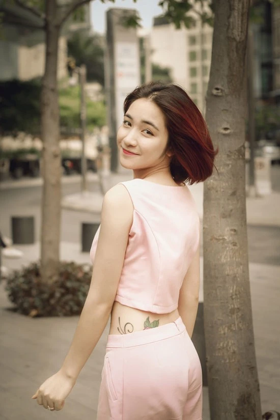 Phong cách thời trang trẻ trung, năng động của Hòa Minzy