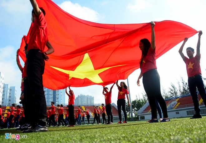 Sinh viên Sài Gòn xếp chữ mừng Quốc khánh 