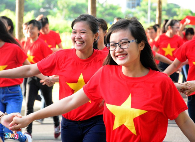 Sinh viên Sài Gòn xếp chữ mừng Quốc khánh 