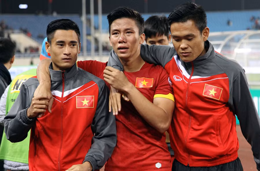 Trong quá khứ trung vệ người Nghệ An nhiều lần khóc hận sau những sai lầm nghiêm trọng