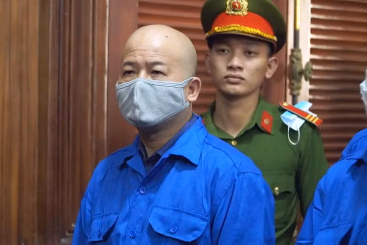 Bị cáo Đinh Ngọc Hệ (Út “trọc”) tại phiên tòa. Ảnh: TG