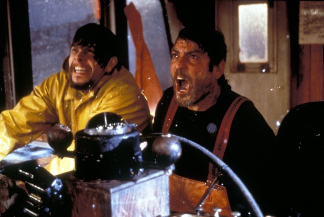 5. The Perfect Storm (2000): Bộ phim dựa trên một câu chuyện có thật về cơn bão Grace đổ vào bờ Đông nước Mỹ năm 1991. Khi đó, con tàu đánh cá Andrea Grail với các thủy thủ can trường đã phải vật lộn để sinh tồn giữa biển khơi. 10 bộ phim về thảm họa thiên nhiên lấy nước mắt khán giả