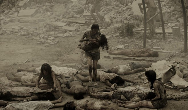 9. Đường Sơn đại địa chấn (2010): Cơn động đất kinh hoàng đã cướp đi sinh mạng của hơn 200.000 người dân thành phố Đường Sơn, Trung Quốc, năm 1976 được tái hiện trong bộ phim của đạo diễn Phùng Tiểu Cương. Bộ phim khiến người xem phải ám ảnh, bàng hoàng về những gì thiên tai đã gây ra 10 bộ phim về thảm họa thiên nhiên lấy nước mắt khán giả