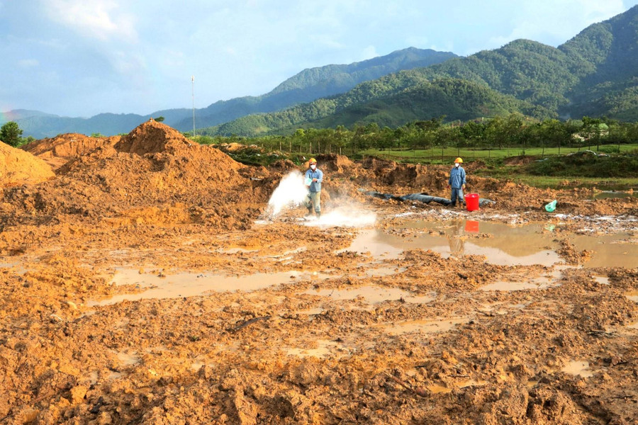 Tiếp tục xử lý đất nhiễm chất độc dioxin trong hố chôn lấp cô lập bằng phương pháp sinh học Tiếp tục xử lý đất nhiễm chất độc dioxin trong hố chôn lấp cô lập bằng phương pháp sinh học