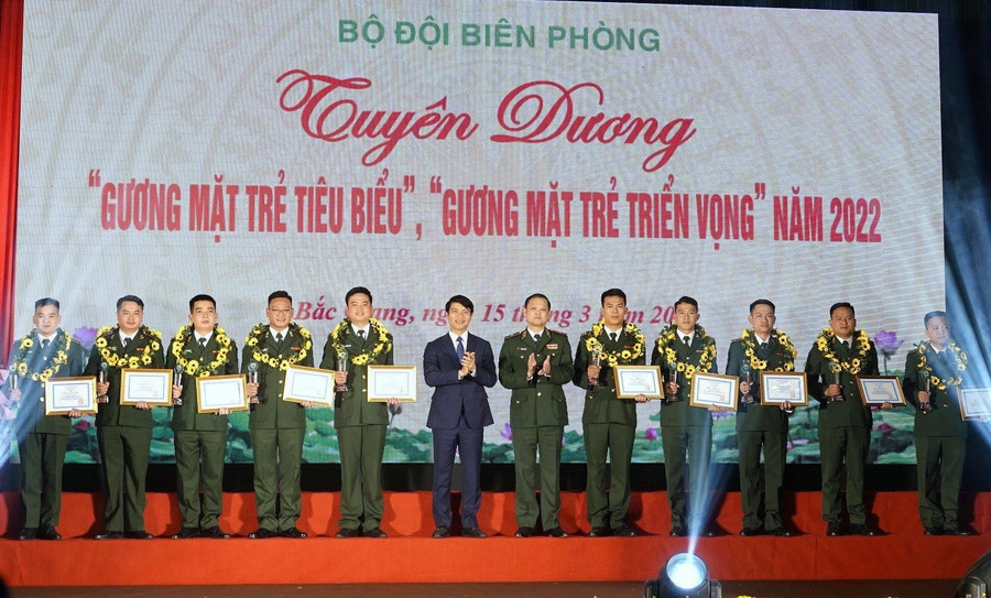 Tuyên dương các gương mặt thanh niên triển vọng, tiêu biểu