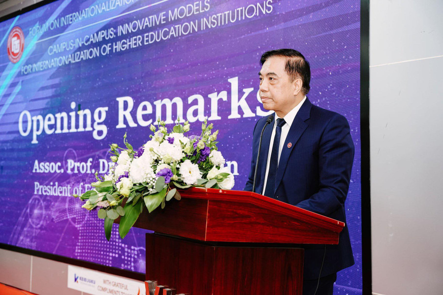 PGS.TS Bùi Anh Tuấn, Hiệu trưởng Trường ĐH Ngoại thương, phát biểu tại diễn đàn.