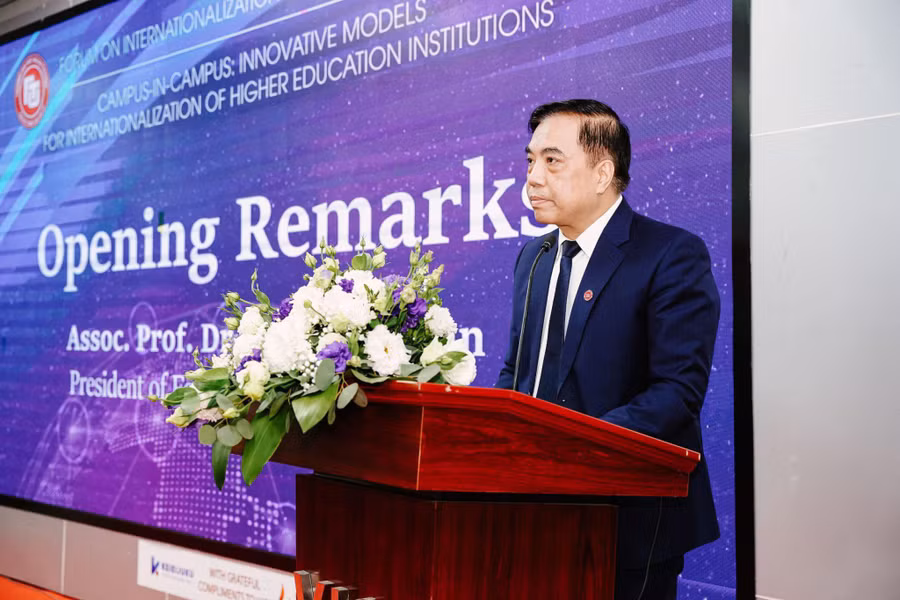 PGS.TS Bùi Anh Tuấn, Hiệu trưởng Trường ĐH Ngoại thương, phát biểu tại diễn đàn.