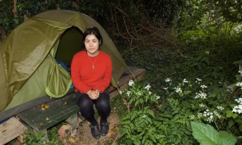 Aimée Lê dựng lều để sống vì không thể trả tiền thuê nhà.