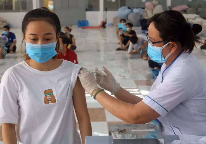 Theo kế hoạch, trẻ từ 12 - 15 tuổi sẽ được tiêm vắc-xin phòng Covid-19 vào tháng 12.