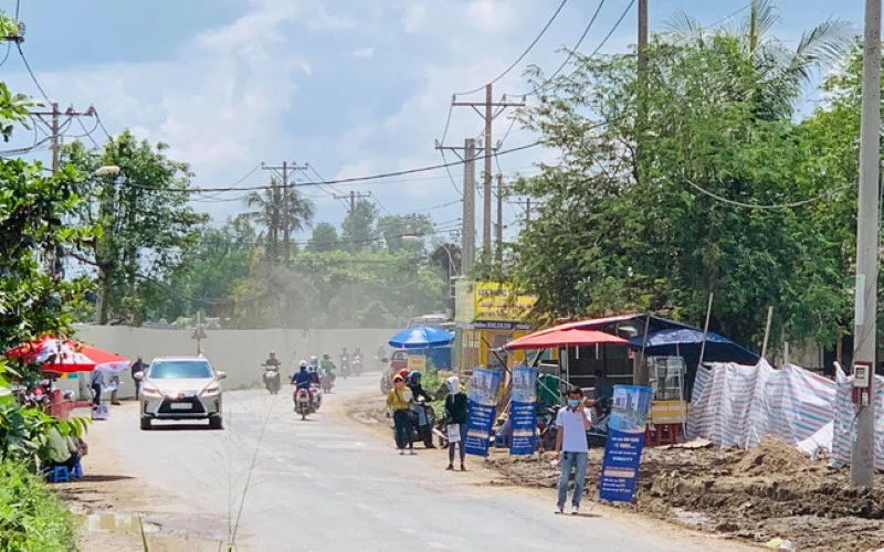 Môi giới cá nhân (cò đất) tung hoành tại một dự án thuộc khu Đông TPHCM.