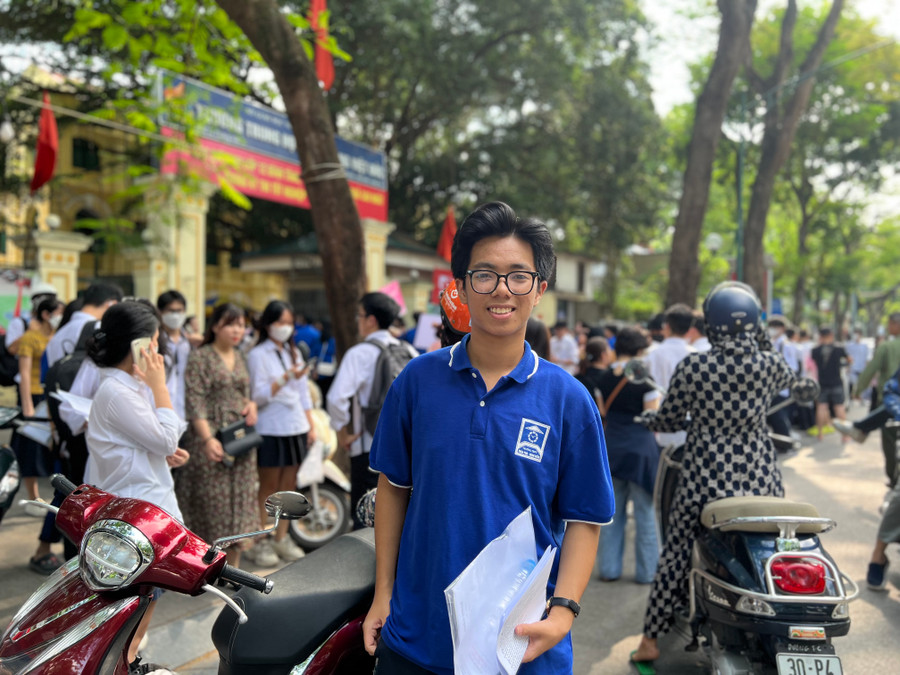 Thí sinh Hải Thành vui mừng đã hoàn thành tốt kỳ thi.