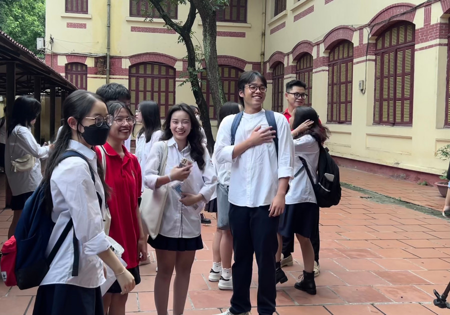 Thí sinh rạng rỡ trong buổi làm thủ tục Kỳ thi tốt nghiệp THPT. Thí sinh rạng rỡ trong buổi làm thủ tục Kỳ thi tốt nghiệp THPT.