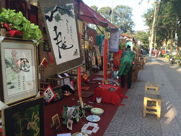 "Phố ông đồ" ở nhà văn hóa Thanh Niên. Ảnh: Một Thế Giới "Phố ông đồ" ở nhà văn hóa Thanh Niên. Ảnh: Một Thế Giới