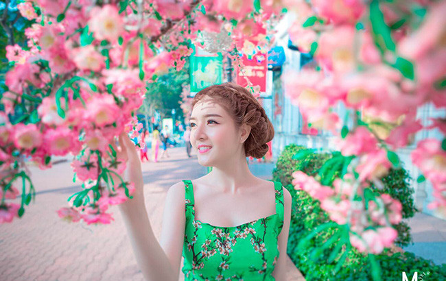 Lilly Luta đẹp tựa nàng thơ trên phố xuân Sài Gòn ảnh 4 Lilly Luta đẹp tựa nàng thơ trên phố xuân Sài Gòn ảnh 4