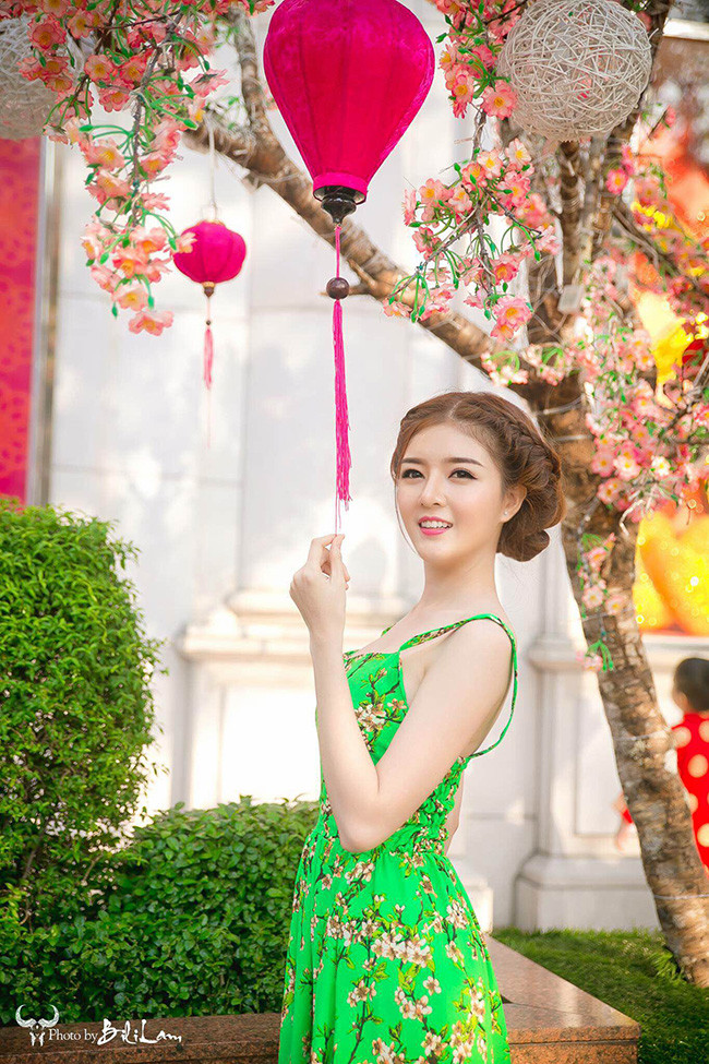 Lilly Luta đẹp tựa nàng thơ trên phố xuân Sài Gòn ảnh 7 Lilly Luta đẹp tựa nàng thơ trên phố xuân Sài Gòn ảnh 7