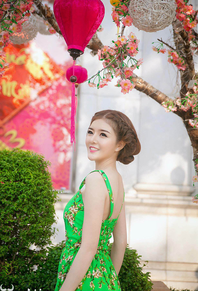 Lilly Luta đẹp tựa nàng thơ trên phố xuân Sài Gòn ảnh 9 Lilly Luta đẹp tựa nàng thơ trên phố xuân Sài Gòn ảnh 9