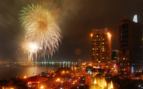 bắn pháo hoa tầm cao ở hầm sông Sài Gòn bắn pháo hoa tầm cao ở hầm sông Sài Gòn