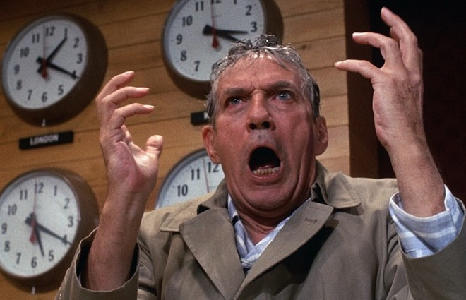 Peter Finch: Chiến thắng tại hạng mục Nam diễn viên chính xuất sắc của Oscar năm 1977 nhờ bộ phim Network, Peter Finch trở thành nam diễn viên đầu tiên nhận được tượng vàng sau khi đã qua đời. Vợ của ông - bà Eletha Finch, và nhà biên kịch Paddy Chayefsky của Network thay mặt ông lên nhận giải trên sân khấu. 10 kỷ lục khó quên của giải thưởng điện ảnh Oscar