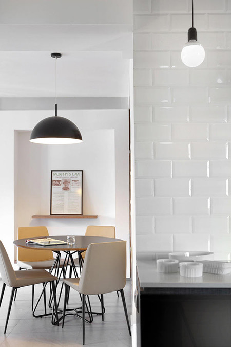 Tông màu sáng của bàn ghế hài hòa với nội thất trang nhã của căn bếp ăn. b-4-6175-1422950416.jpg