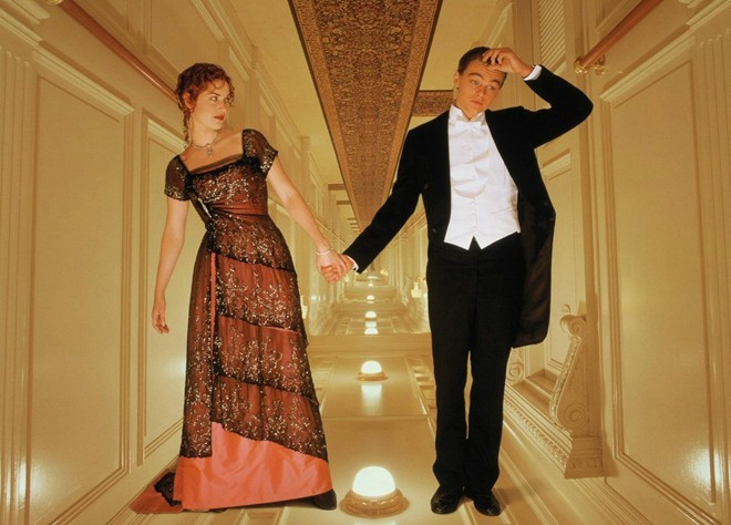 Titanic: Câu chuyện tình bi kịch giữa chàng Jack và nàng Rose trên con tàu định mệnh Titanic là tác phẩm thành công nhất trong lịch sử Oscar. Đầu năm 1998, phim nhận tới 14 đề cử Oscar, một kỷ lục tới nay vẫn chưa bị phá vỡ. Sau đó, Titanic được nâng tượng vàng ở tổng cộng 11 hạng mục; và chia sẻ kỷ lục chiến thắng này còn có hai tác phẩm khác là Ben-Hur và The Lord of the Rings: The Return of the King. 10 kỷ lục khó quên của giải thưởng điện ảnh Oscar