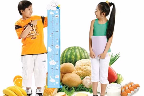 Ăn uống đủ chất giúp tăng chiều cao.