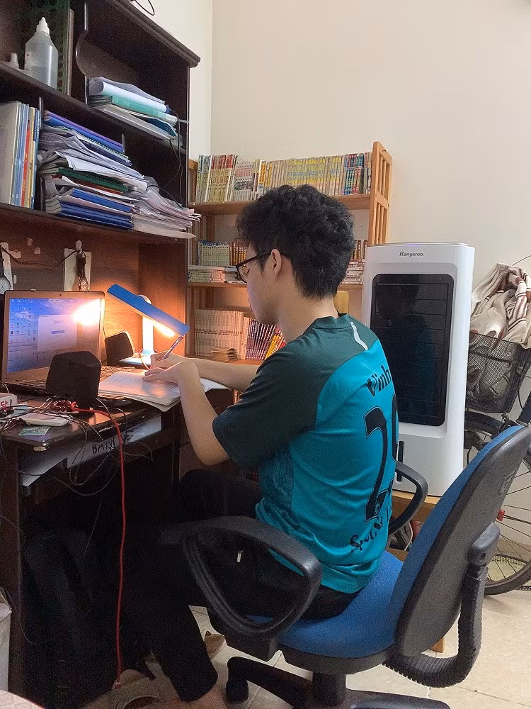 Lưu Quang Vinh, Trường THPT Bình Minh, Hoài Đức (Hà Nội) luôn được gia đình đồng hành khi chọn trường, chọn nghề. Ảnh: NVCC