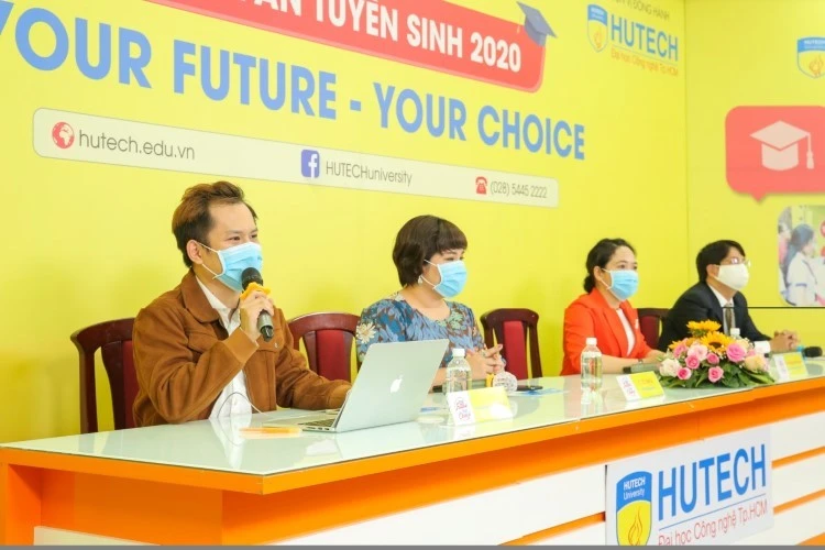 Một buổi tư vấn trong chuỗi Chương trình có chủ đề “Your Future - Your Choice” của HUTECH. Ảnh: T.G