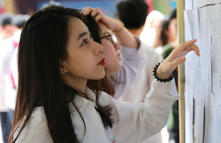 Thí sinh dự thi THPT quốc gia 2019 tại Hội đồng thi Trường THPT Trần Phú (Hà Nội).	Ảnh: Xuân Phú