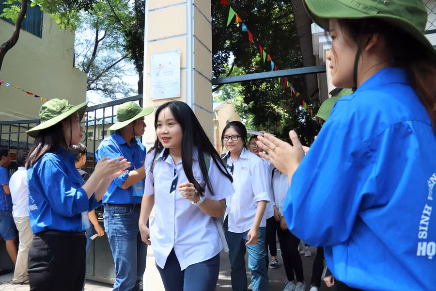 Thí sinh tại Hội đồng thi Trường THPT Việt Đức (Hà Nội). Ảnh: Thiên Thanh