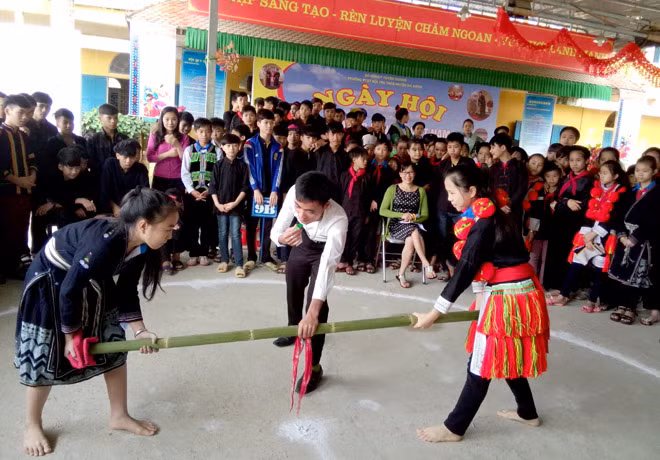 Tổ chức trò chơi dân gian đầu năm mới khiến HS hào hứng. Ảnh: ITN