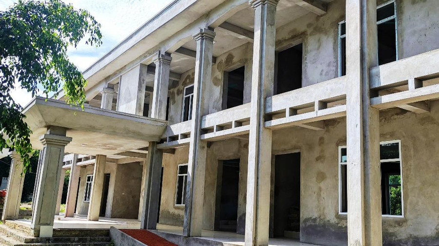 Mặc dù năm học mới đang cận kề, nhưng nhiều hạng mục của công trình Trường Tiểu học Tân Phúc vẫn chưa được nhà thầu hoàn thiện. Mặc dù năm học mới đang cận kề, nhưng nhiều hạng mục của công trình Trường Tiểu học Tân Phúc vẫn chưa được nhà thầu hoàn thiện.