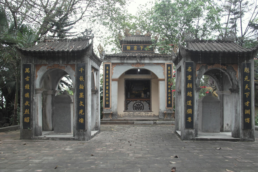 Văn chỉ - nơi thờ tự Khổng Tử, khuyến khích việc học tập tại làng, xã. (Văn chỉ làng Nguyệt Áng).