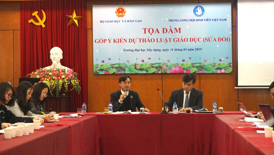 Ông Bùi Văn Linh, Phó Vụ trưởng phụ trách Vụ Công tác HSSV (Bộ GD&ĐT) và ông Nguyễn Thiên Tú, Phó trưởng Ban Thanh niên Trường học Trung ương Đoàn, Ủy viên Ban thư ký Trung ương Hội SVVN Ông Bùi Văn Linh, Phó Vụ trưởng phụ trách Vụ Công tác HSSV (Bộ GD&ĐT) và ông Nguyễn Thiên Tú, Phó trưởng Ban Thanh niên Trường học Trung ương Đoàn, Ủy viên Ban thư ký Trung ương Hội SVVN