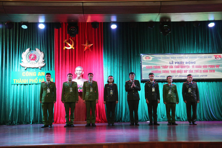 Lễ phát động "Hành trình thắp lửa"