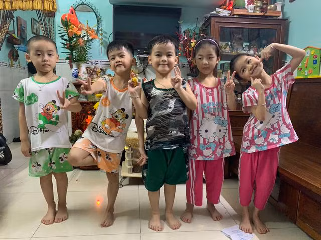 Những đứa trẻ trong ca sinh năm ngày nào giờ đã vào lớp 1.