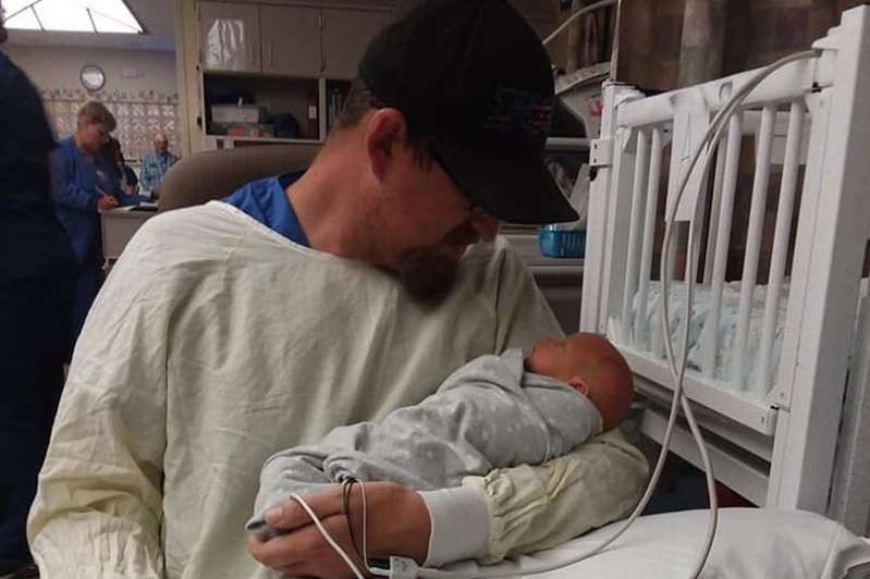 Gia đình Dannette đã vô cùng bất ngờ khi cô sinh ba.