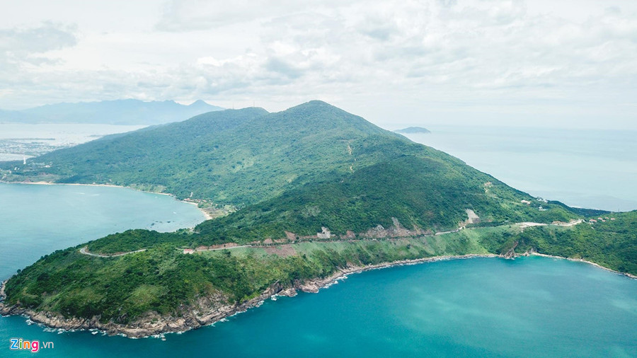 Vườn quốc gia Sơn Trà (phường Thọ Quang, Sơn Trà) cách trung tâm Đà Nẵng 10 km. Từ lâu, người dân Đà Nẵng ví bán đảo này là "lá phổi xanh" của thành phố.