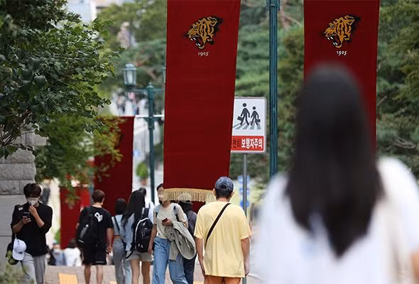 Các trường đại học Hàn Quốc giảm tuyển sinh vì tỷ lệ sinh giảm.